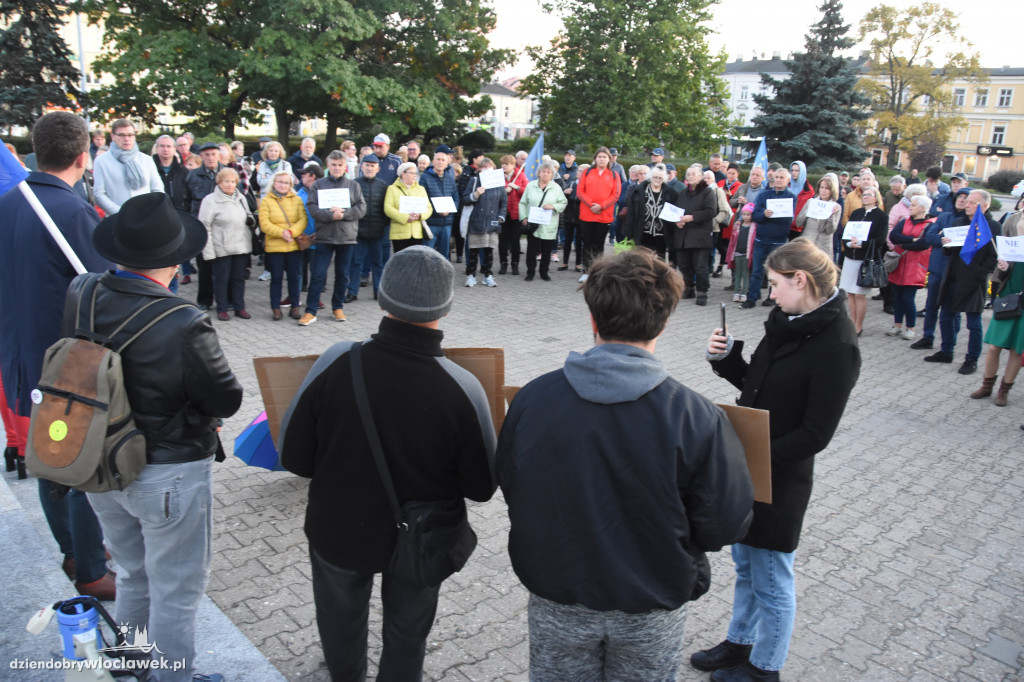 Chcą Polski w UE. Manifestacja na pl. Wolności