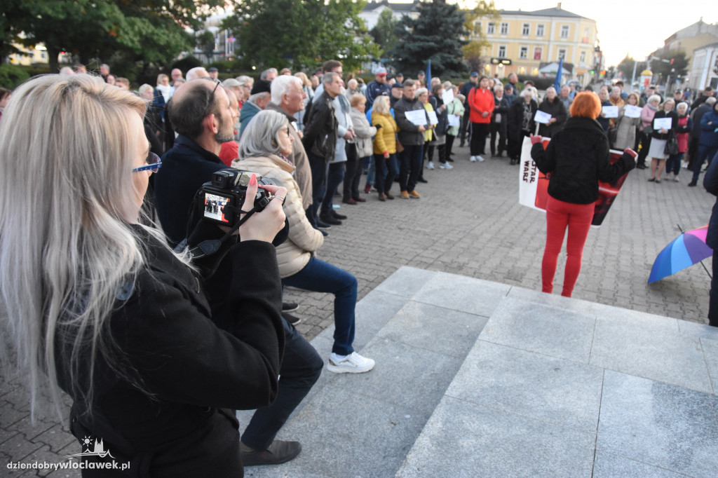 Chcą Polski w UE. Manifestacja na pl. Wolności