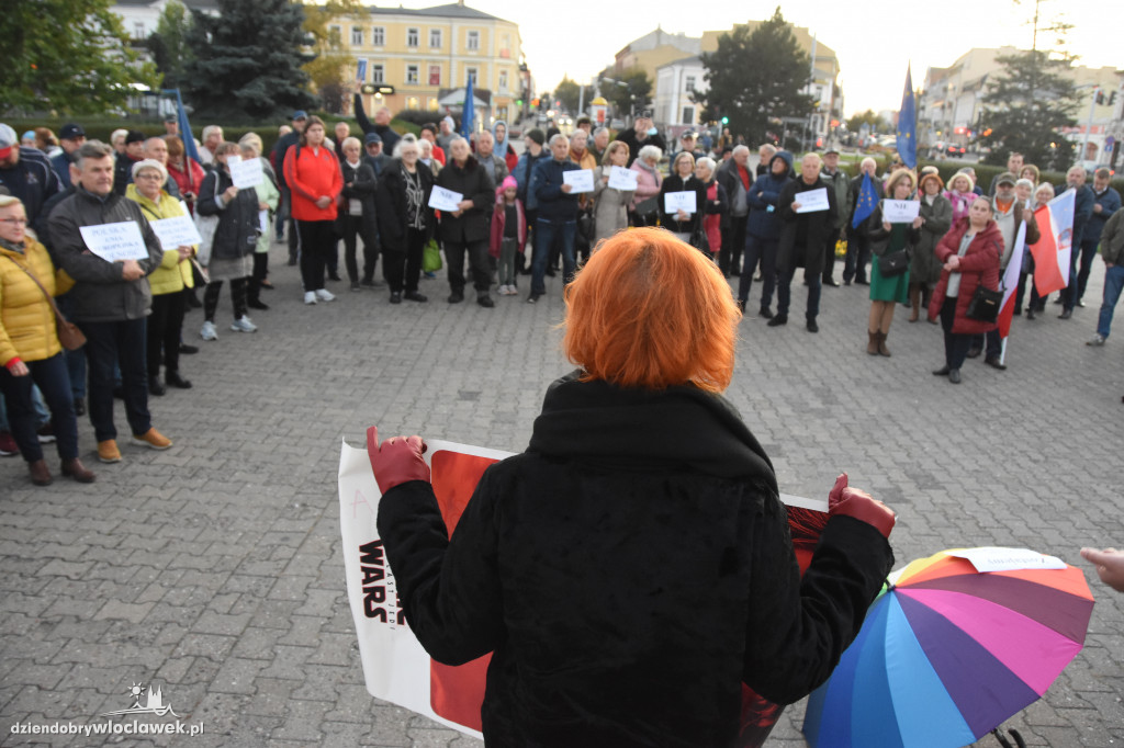 Chcą Polski w UE. Manifestacja na pl. Wolności