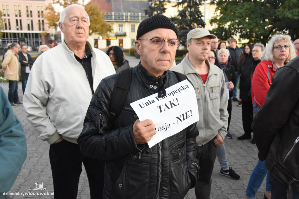 Chcą Polski w UE. Manifestacja na pl. Wolności