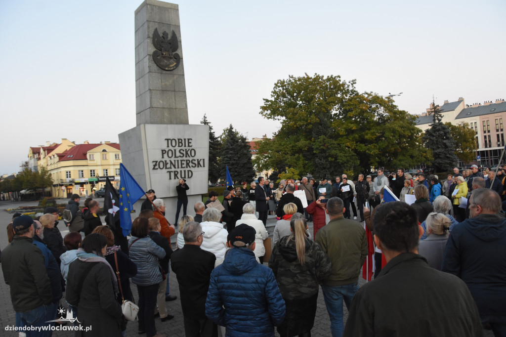 Chcą Polski w UE. Manifestacja na pl. Wolności