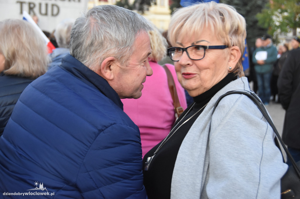 Chcą Polski w UE. Manifestacja na pl. Wolności