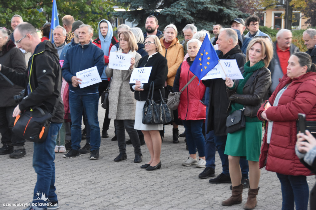 Chcą Polski w UE. Manifestacja na pl. Wolności
