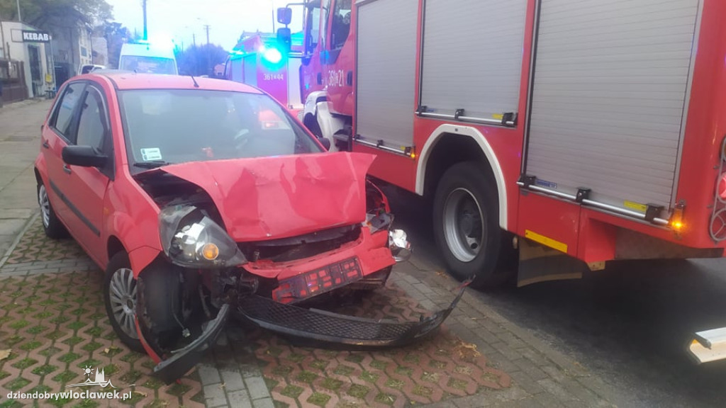 Zderzenie dwóch osobówek na Wiejskiej