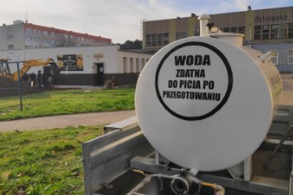 Trzy wieżowce od doby bez wody