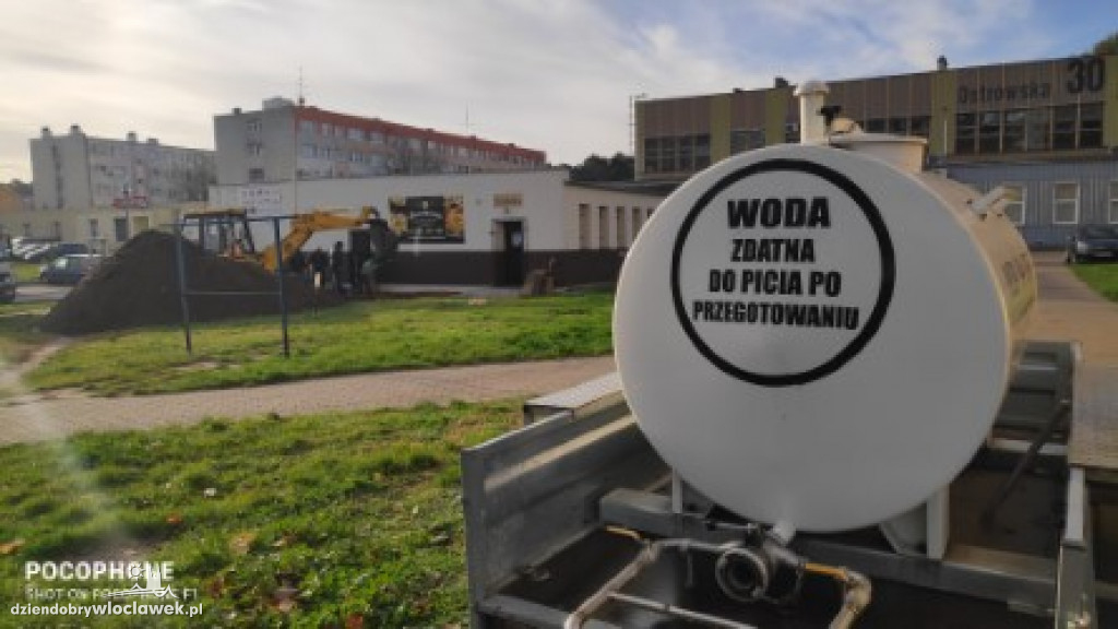 Trzy wieżowce od doby bez wody