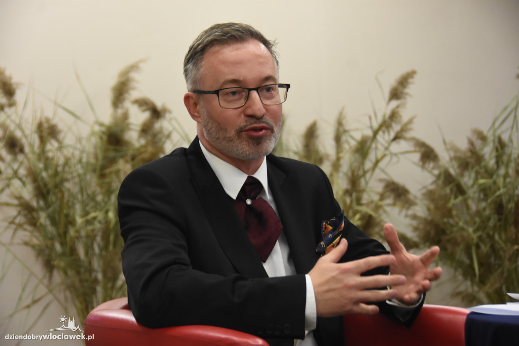 Spotkanie autorskie z pisarzem Robertem Piekarskim