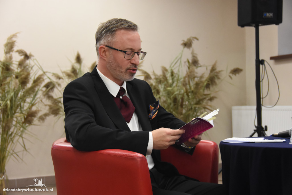 Spotkanie autorskie z pisarzem Robertem Piekarskim