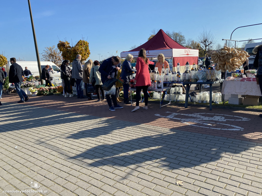 Włocławianie odwiedzają groby bliskich
