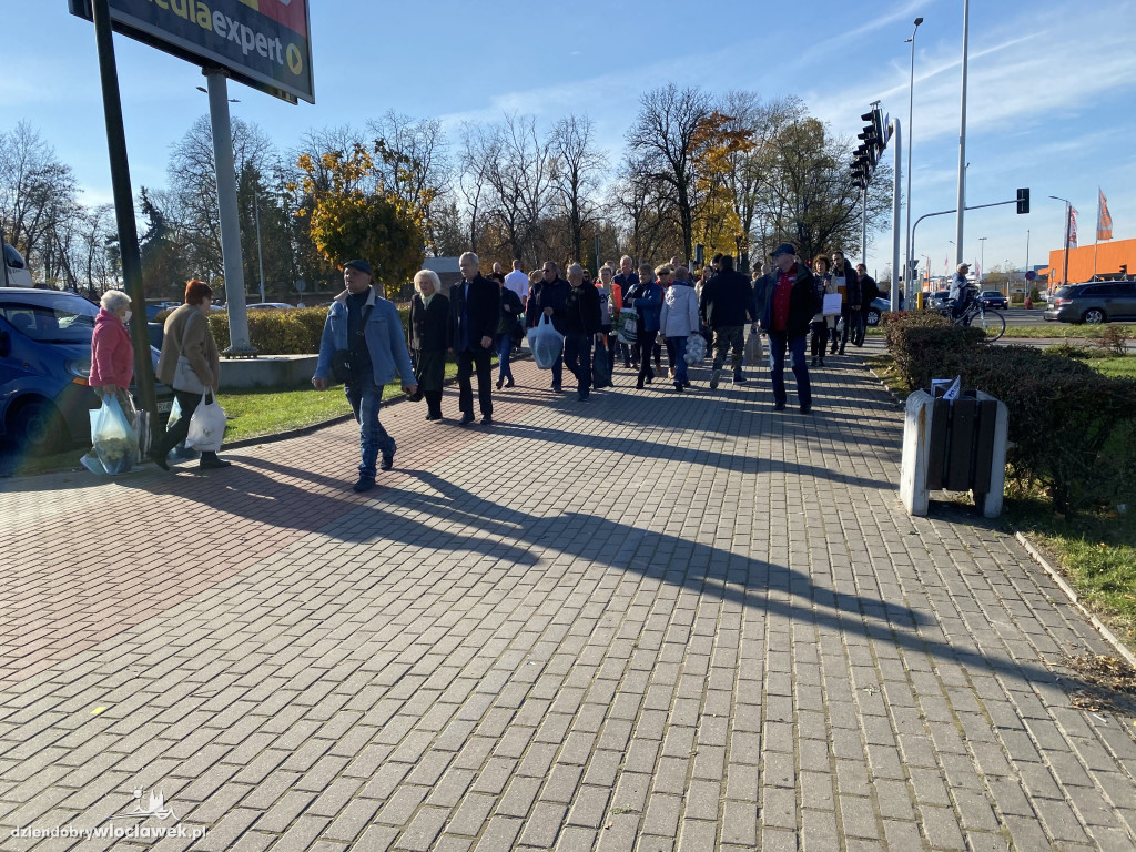 Włocławianie odwiedzają groby bliskich