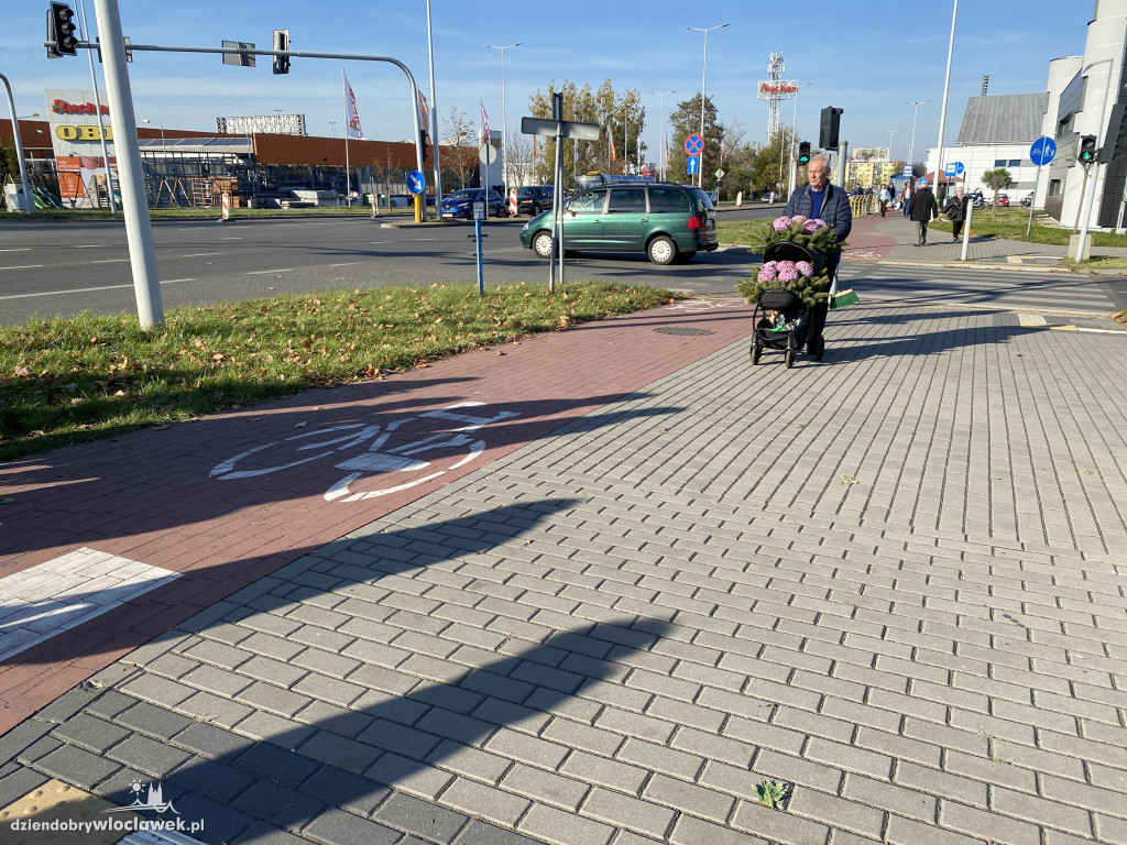 Włocławianie odwiedzają groby bliskich