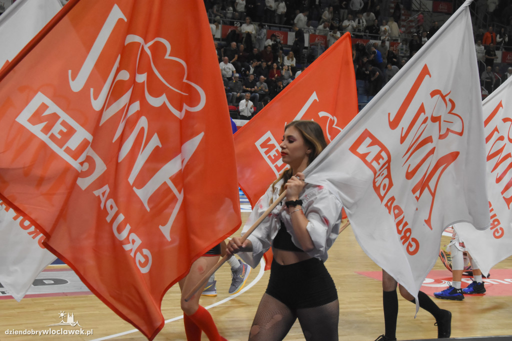 Halloweenowe cheerleaderki na meczu z MKS