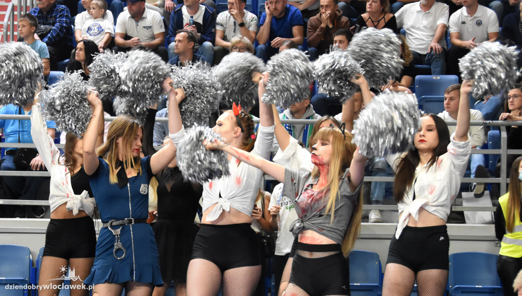 Halloweenowe cheerleaderki na meczu z MKS