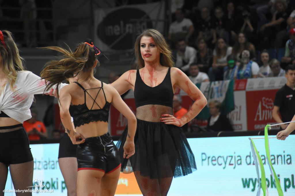 Halloweenowe cheerleaderki na meczu z MKS
