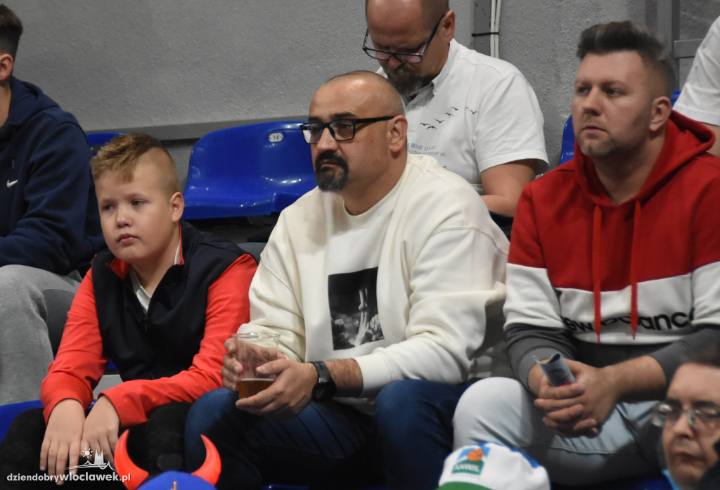 Kibice na meczu z MKS Dąbrowa Górnicza