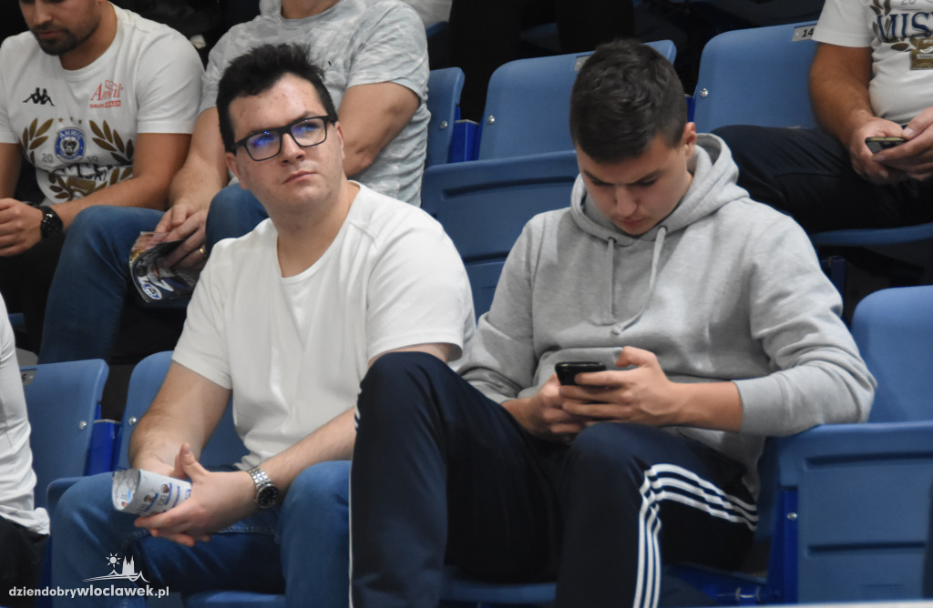 Kibice na meczu z MKS Dąbrowa Górnicza