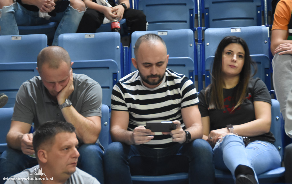 Kibice na meczu z MKS Dąbrowa Górnicza