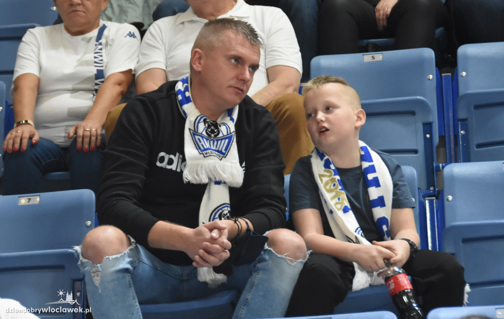 Kibice na meczu z MKS Dąbrowa Górnicza