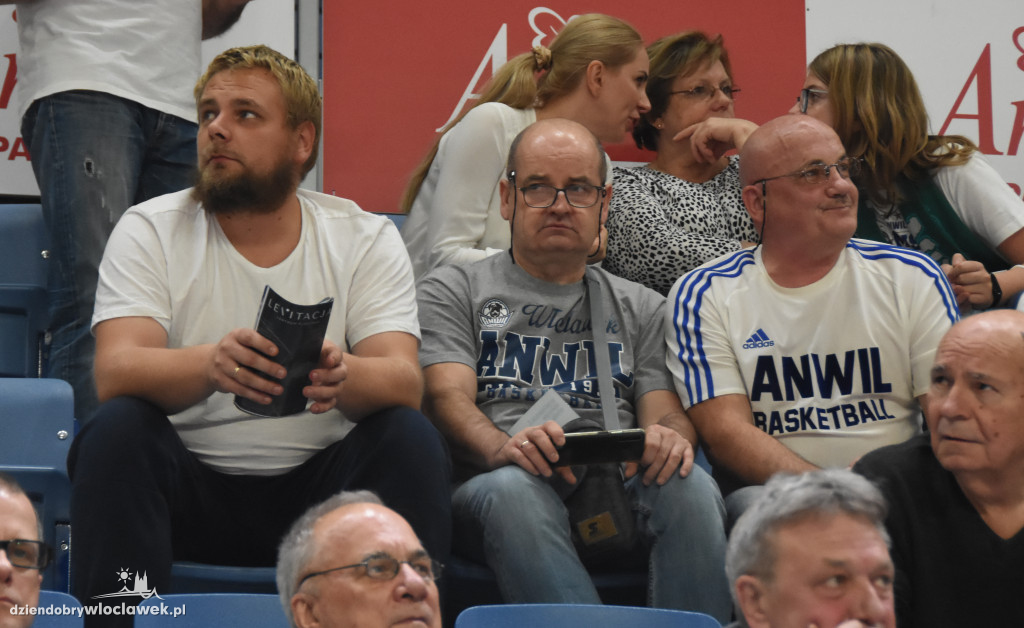 Kibice na meczu z MKS Dąbrowa Górnicza