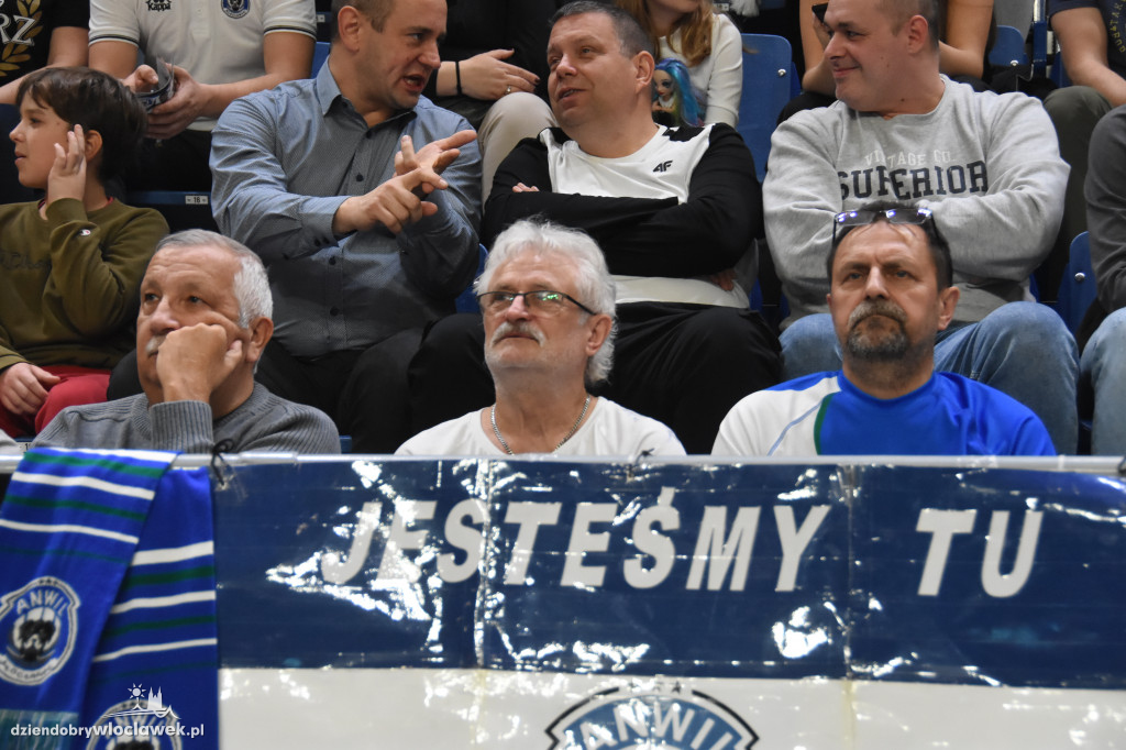 Kibice na meczu z MKS Dąbrowa Górnicza