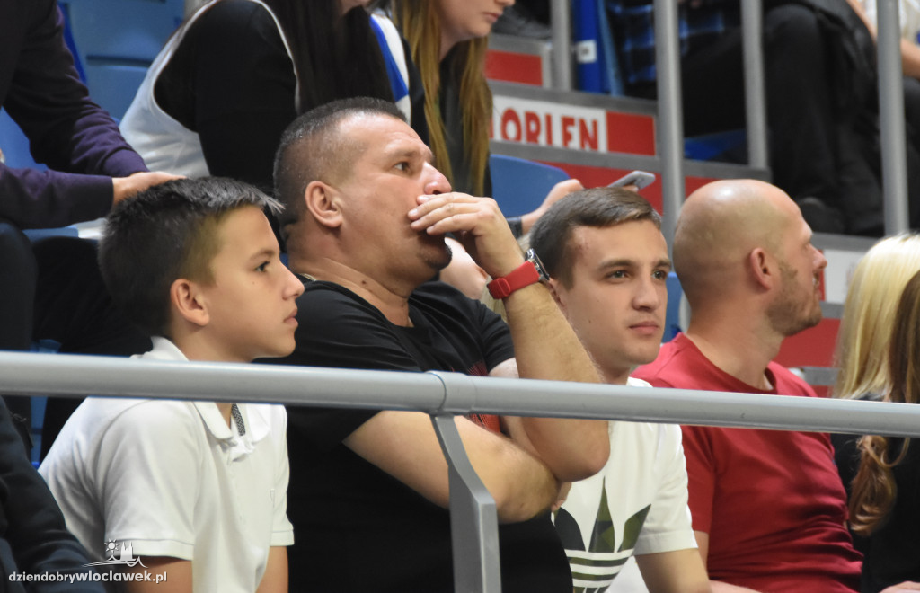 Kibice na meczu z MKS Dąbrowa Górnicza
