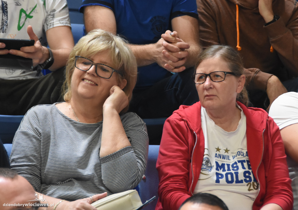 Kibice na meczu z MKS Dąbrowa Górnicza