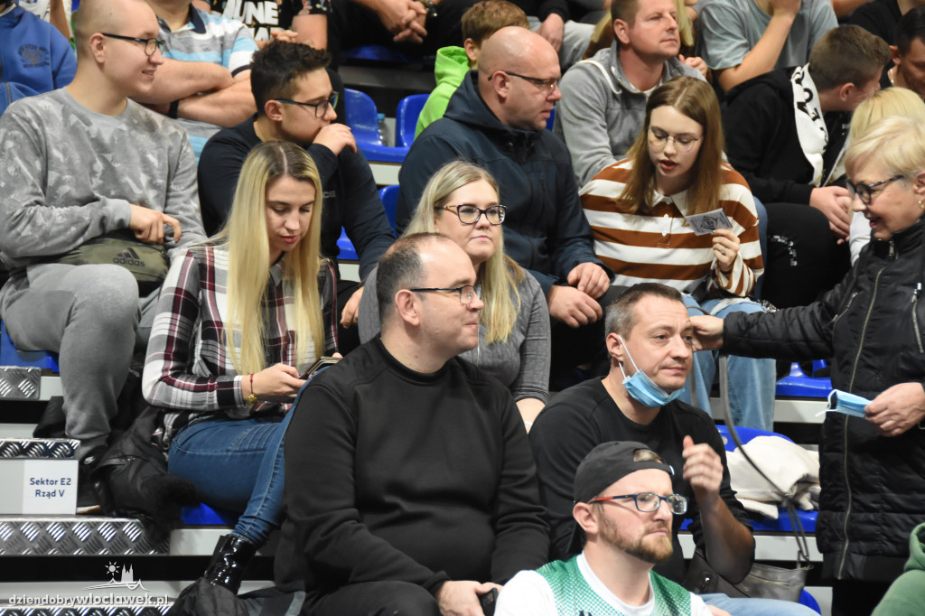 Kibice na meczu z MKS Dąbrowa Górnicza