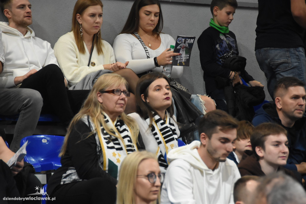 Kibice na meczu z MKS Dąbrowa Górnicza