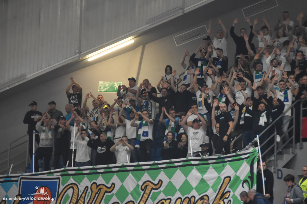 Kibice na meczu z MKS Dąbrowa Górnicza