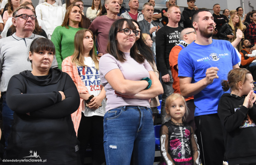Kibice na meczu z MKS Dąbrowa Górnicza