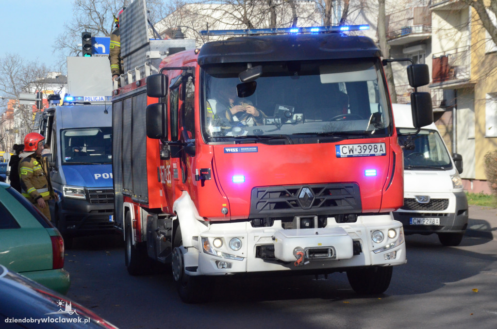 Kraksa na Chopina. BMW uderzyło w renault