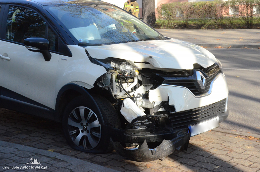 Kraksa na Chopina. BMW uderzyło w renault