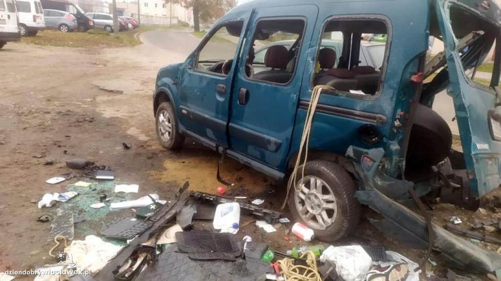 6 aut zniszczonych na parkingu na Południu