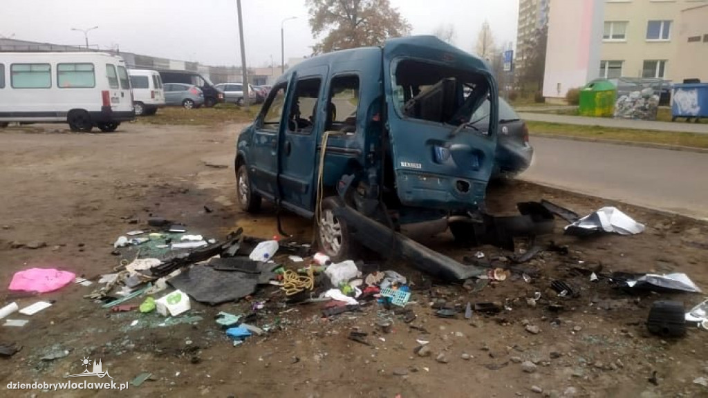 6 aut zniszczonych na parkingu na Południu
