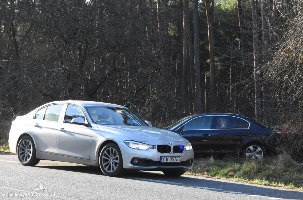 BMW dachowało. Kierowca i pasażerowie uciekli