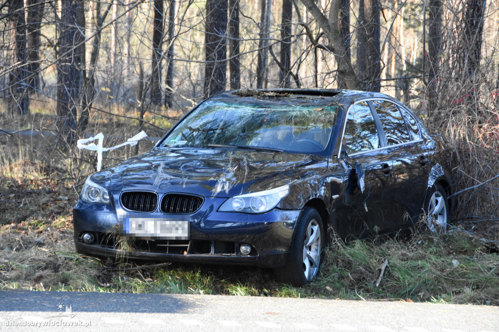 BMW dachowało. Kierowca i pasażerowie uciekli