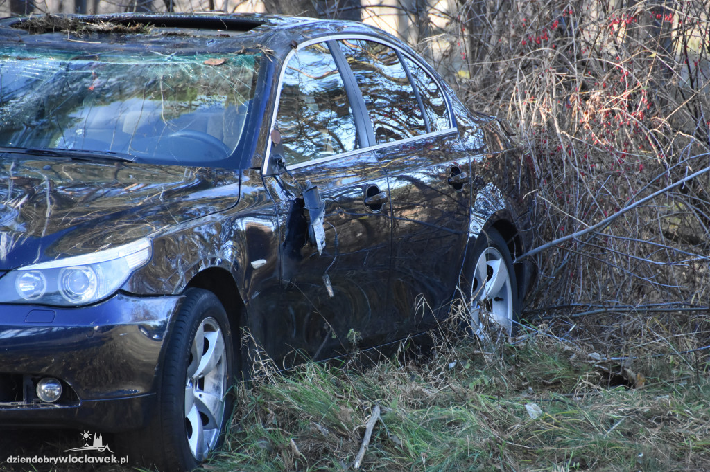 BMW dachowało. Kierowca i pasażerowie uciekli