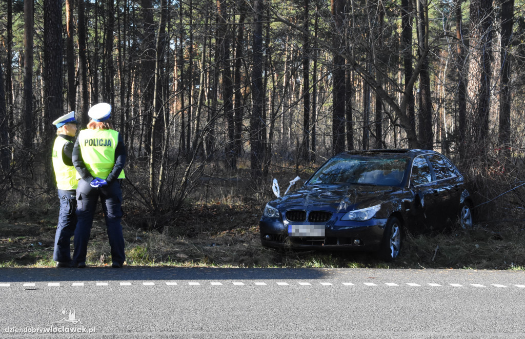 BMW dachowało. Kierowca i pasażerowie uciekli