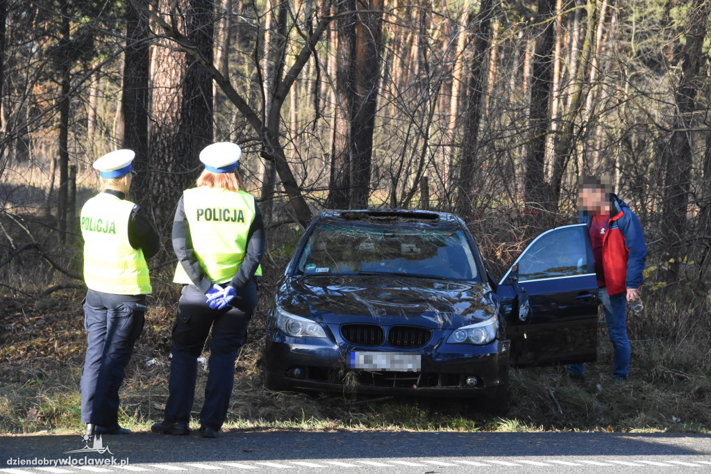 BMW dachowało. Kierowca i pasażerowie uciekli