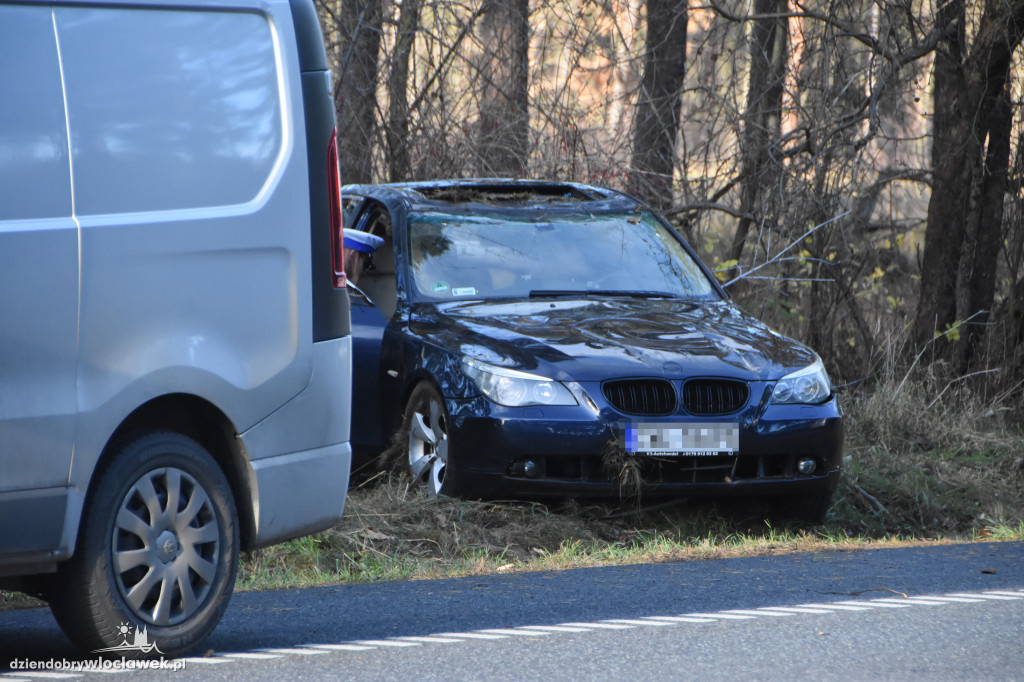 BMW dachowało. Kierowca i pasażerowie uciekli