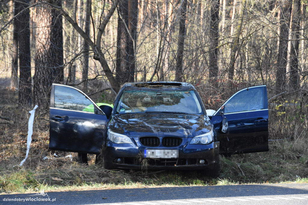 BMW dachowało. Kierowca i pasażerowie uciekli