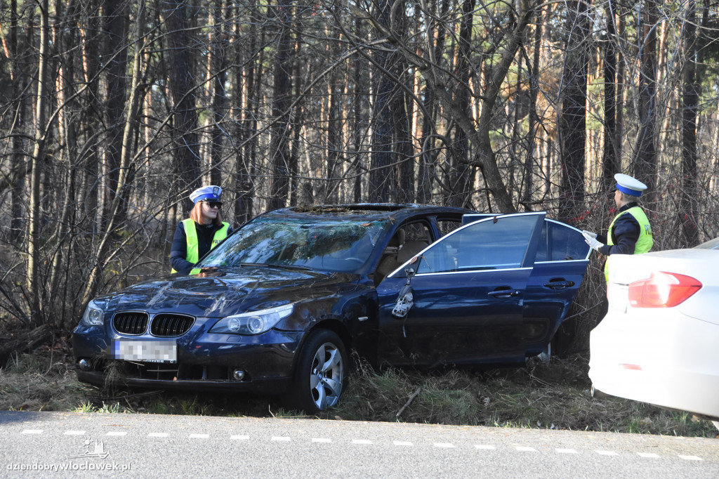 BMW dachowało. Kierowca i pasażerowie uciekli