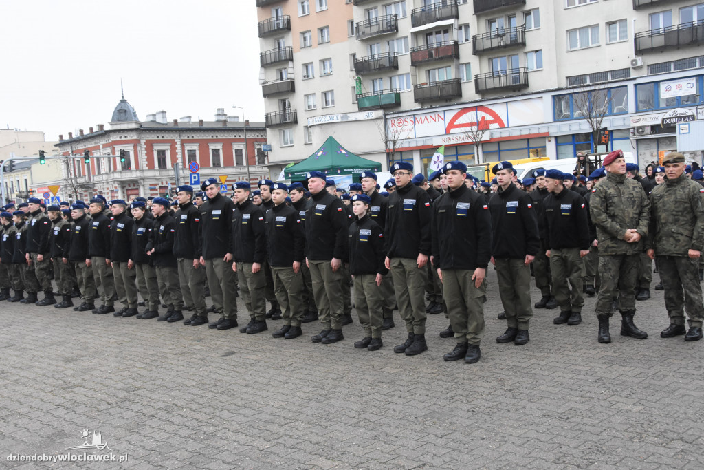 Ślubowanie kadetów ZSA na Placu Wolności