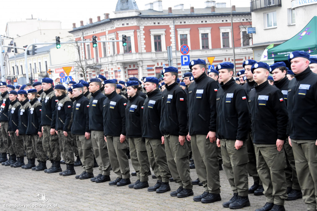 Ślubowanie kadetów ZSA na Placu Wolności