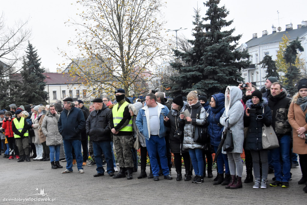Ślubowanie kadetów ZSA na Placu Wolności