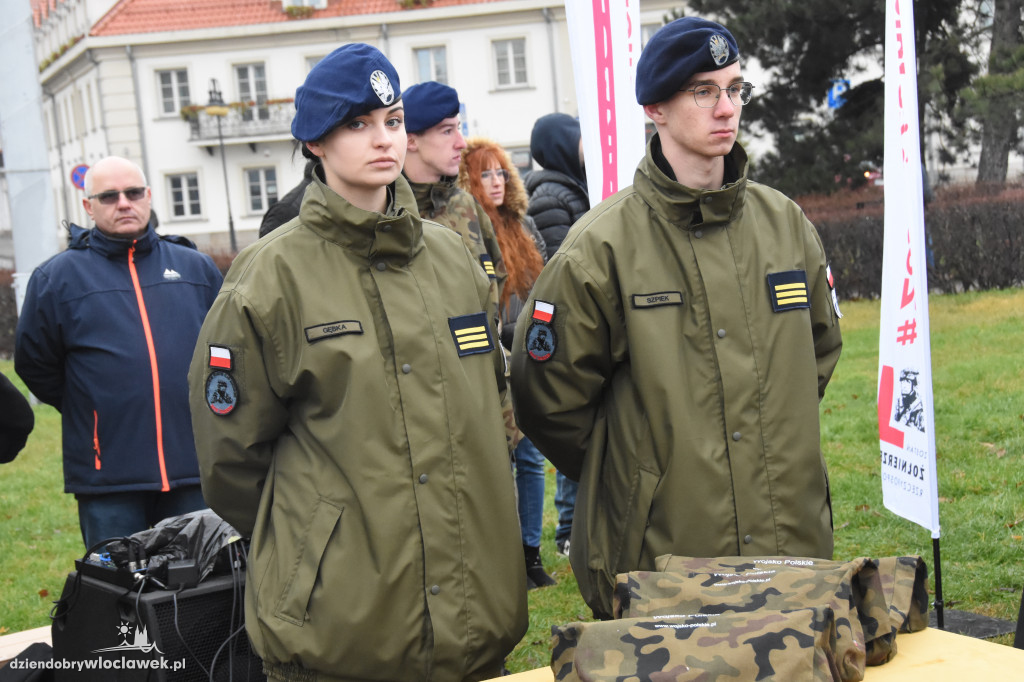 Ślubowanie kadetów ZSA na Placu Wolności