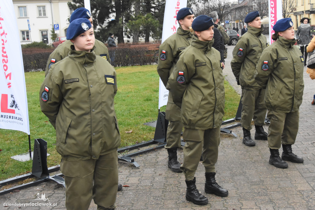 Ślubowanie kadetów ZSA na Placu Wolności