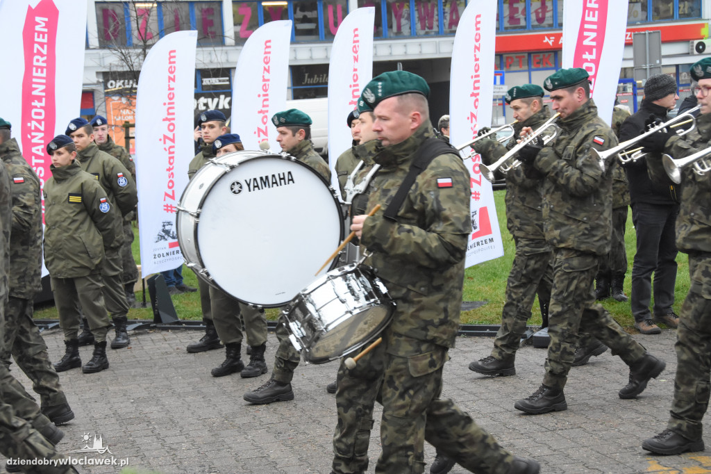 Ślubowanie kadetów ZSA na Placu Wolności