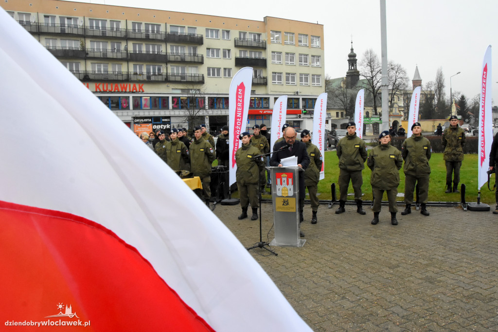 Ślubowanie kadetów ZSA na Placu Wolności