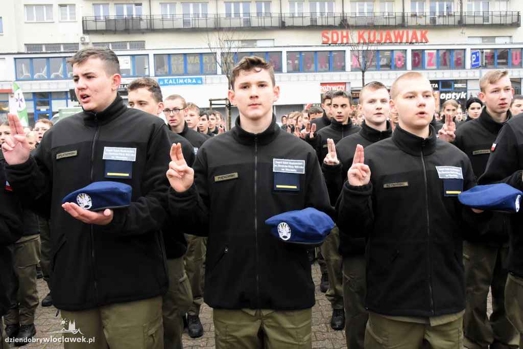 Ślubowanie kadetów ZSA na Placu Wolności